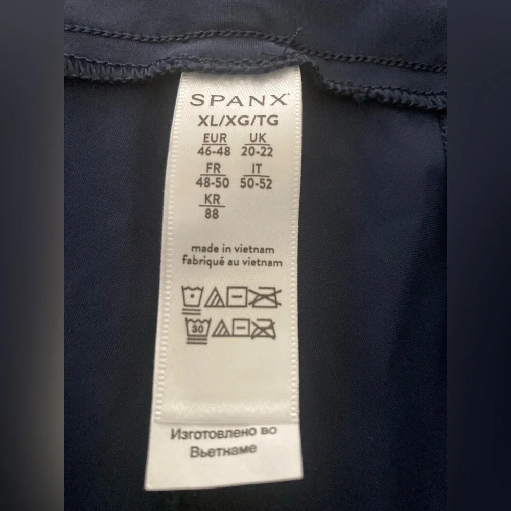 SPANX Women's Navy Shorts XL - Picture 3 of 4